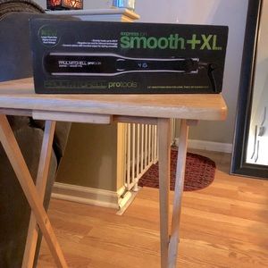 NWB Pro Paul Mitchell flat iron